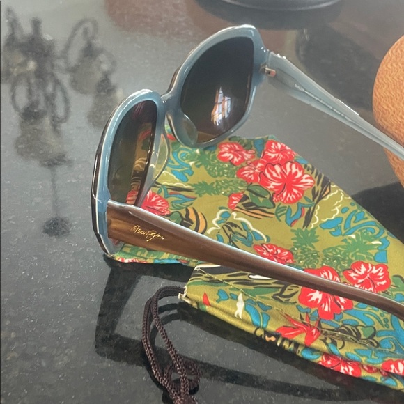Maui Jim Dark Brown Sunglasses - Picture 3 of 6